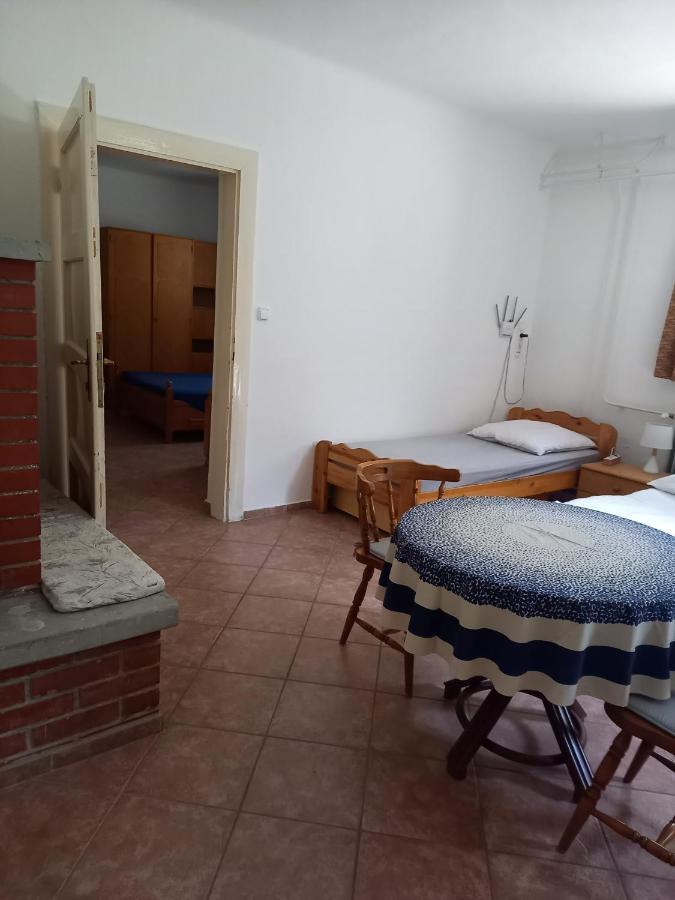 Flamingo Apartman Sopron Esterno foto