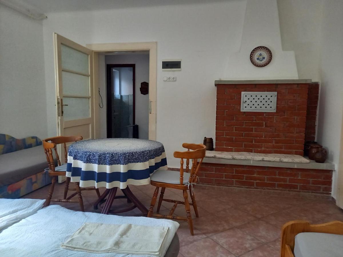 Flamingo Apartman Sopron Esterno foto