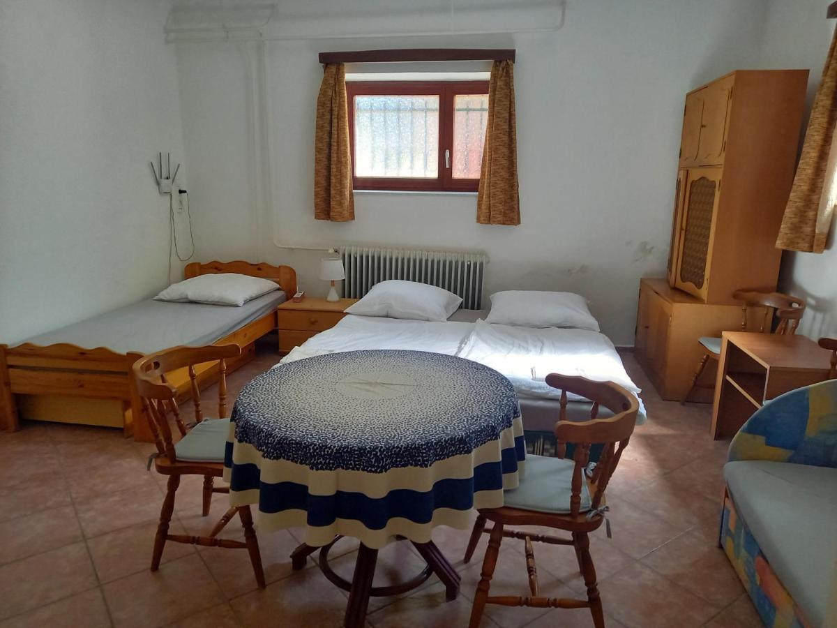 Flamingo Apartman Sopron Esterno foto