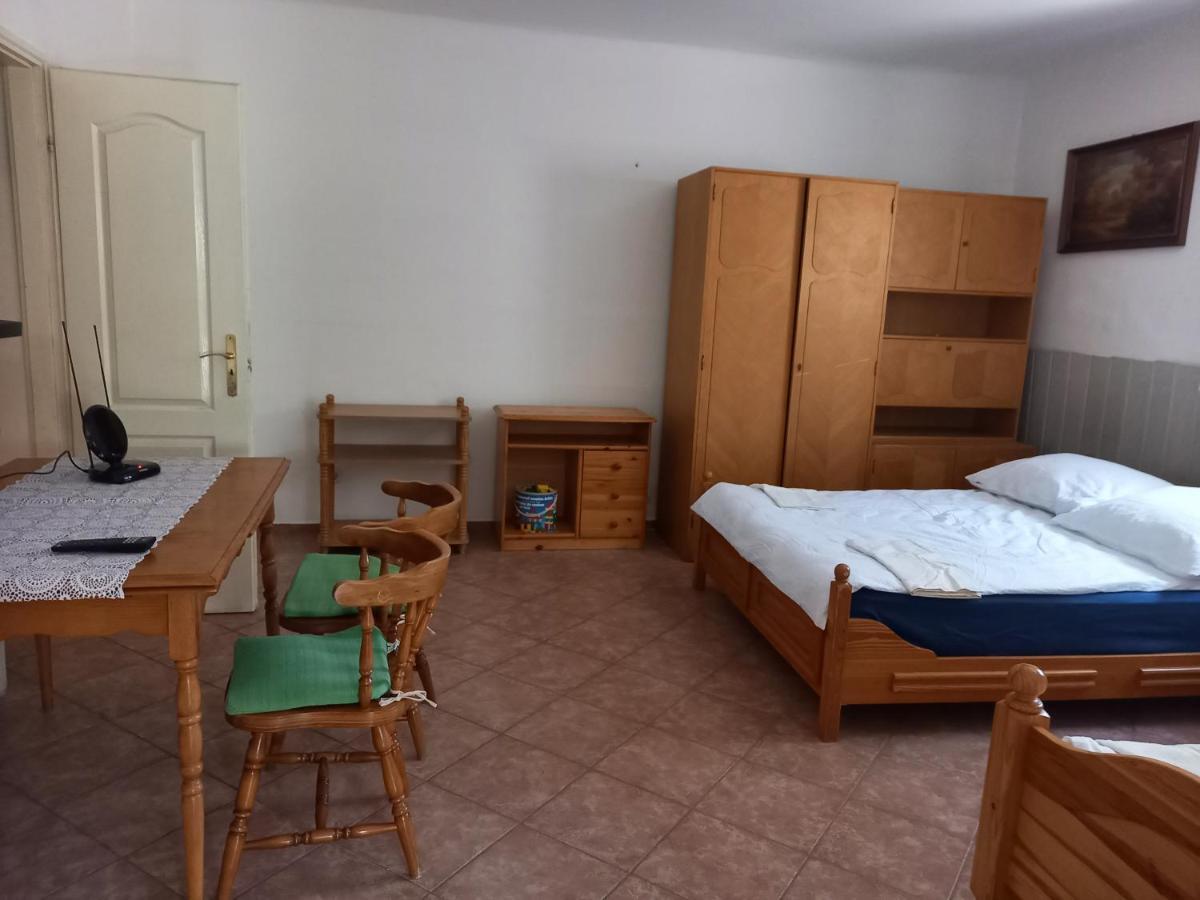 Flamingo Apartman Sopron Esterno foto